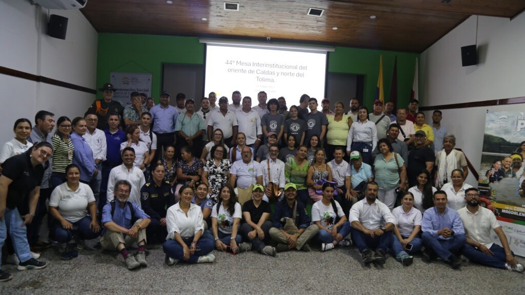Foto grupal de la 44.ª Mesa Interinstitucional del Oriente de Caldas y Norte del Tolima