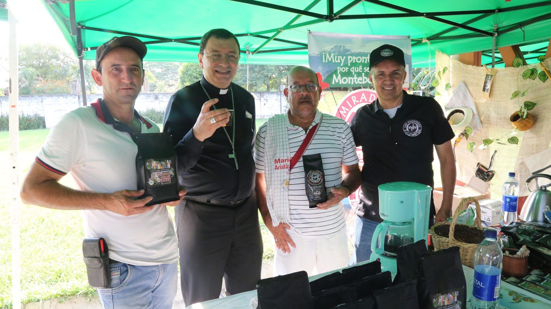 Pobladores y equipo PDPMC en Puerto Salgar