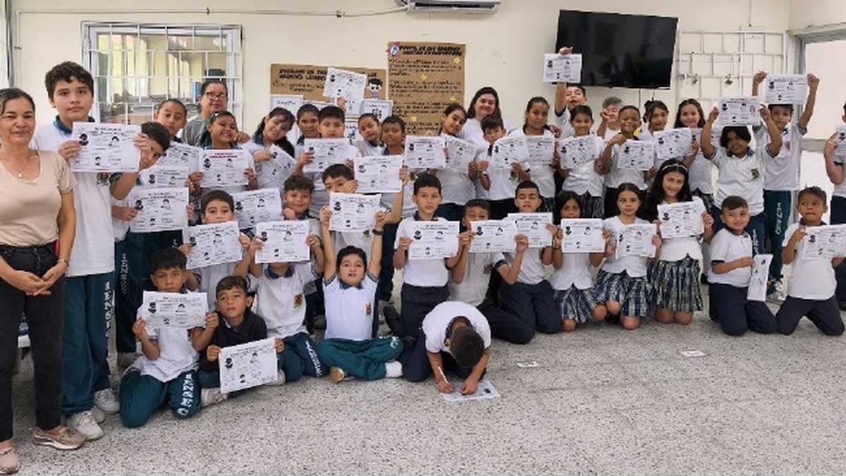 Niñas y niños participan en el proceso formativo Grandes Líderes en Miniatura.