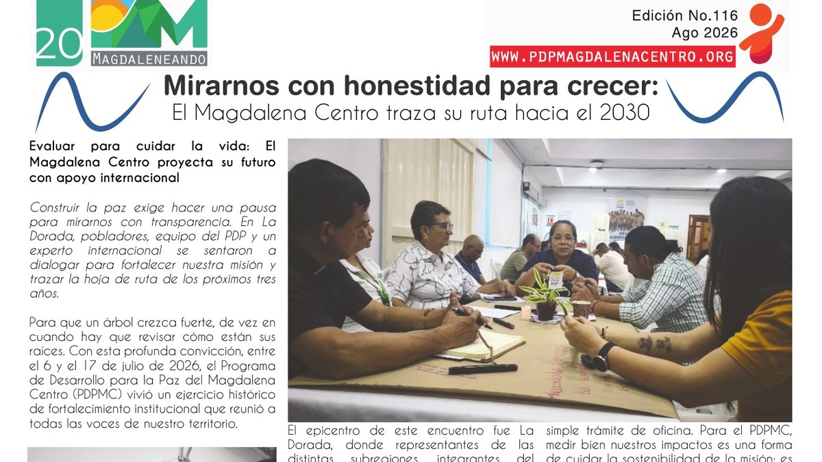 Pobladores y equipo del PDPMC dialogan durante el ejercicio de evaluación institucional.